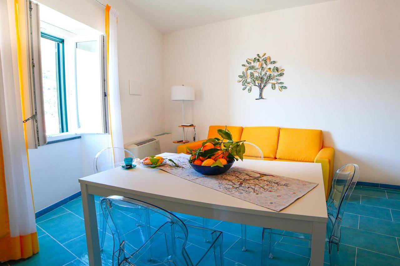 Appartamento intero, Two-Bedroom House in Pontone, Scala