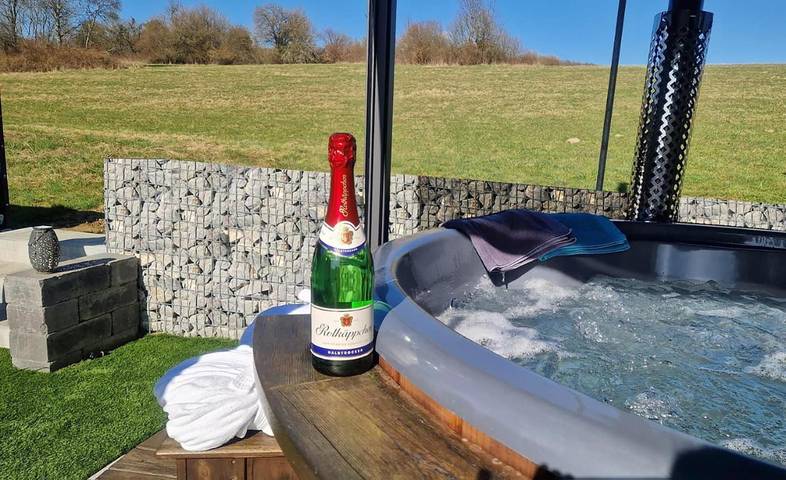 Ferienwohnung für 4 Personen, mit Garten und Ausblick sowie Sauna, mit Haustier in Windecker-Ländchen