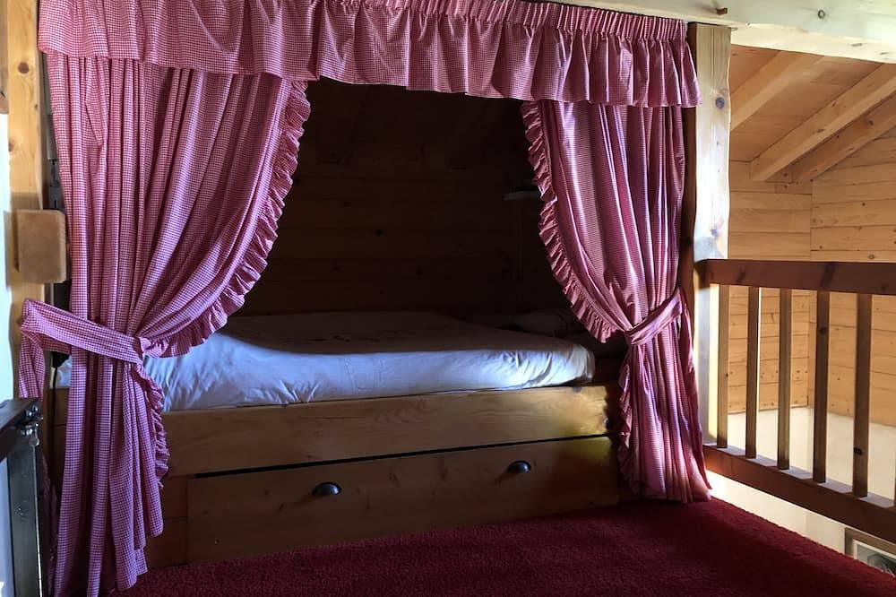 Chalet Les Champerons Entre Lacs et Montagnes in Marthod, Albertville region