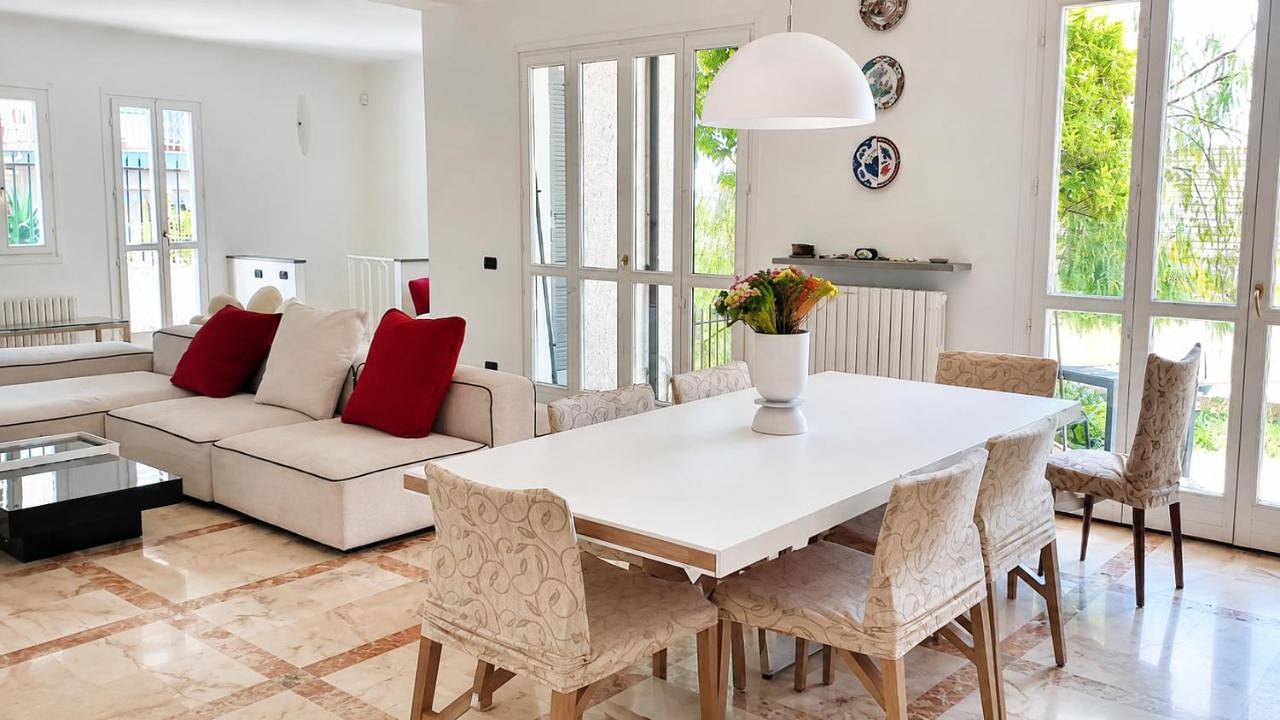 Lavish Seaside Villa with Garden and Stunning Views in San Remo, Gmina Sanremo