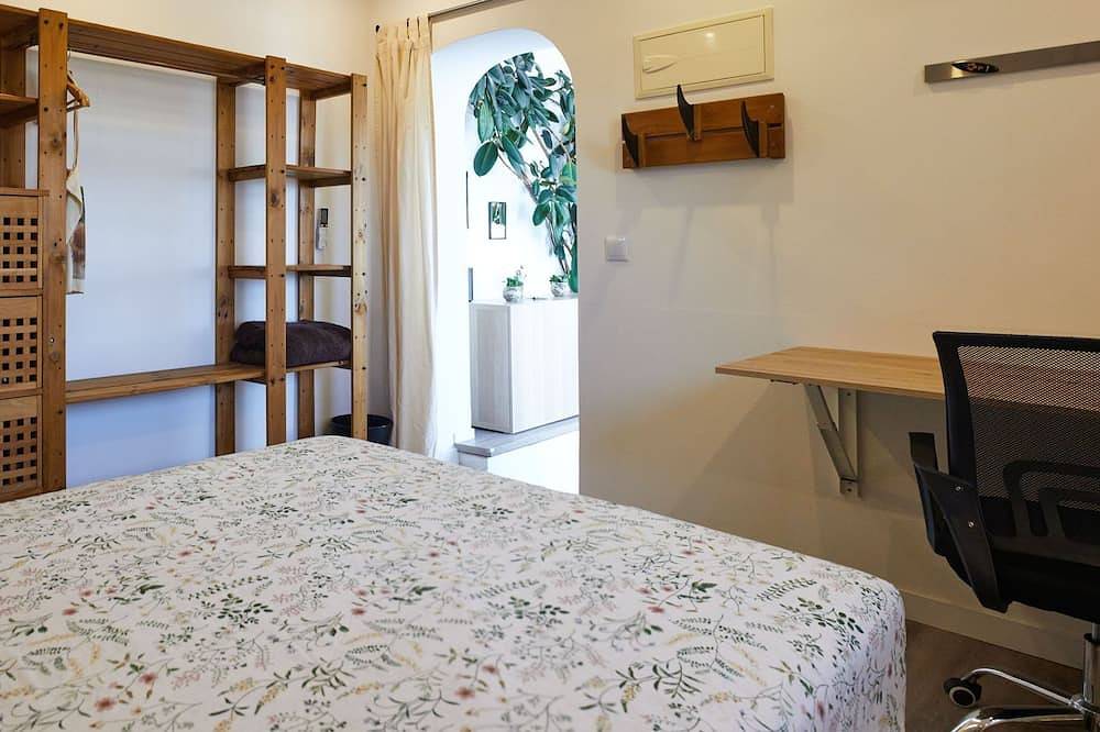 Entire apartment, House in the mountains, with views and swimming pool, 15 min from Barcelona. in Sant Cugat del Vallès, Barcelona Inland
