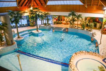 Cottage pour 6 personnes, avec piscine et sauna ainsi que terrasse et jacuzzi, animaux acceptés à Danestal