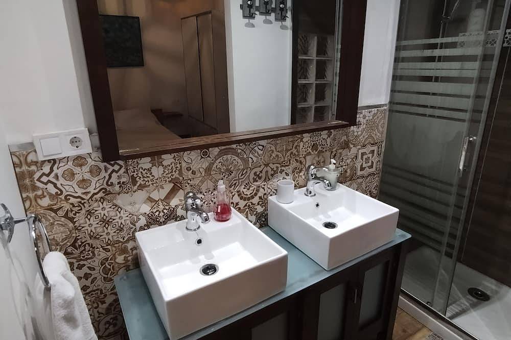 Contemporary Comforts in a 125-Year-Old Heritage House Surrounded by Nature in Arenas del Rey, Provincia de Granada