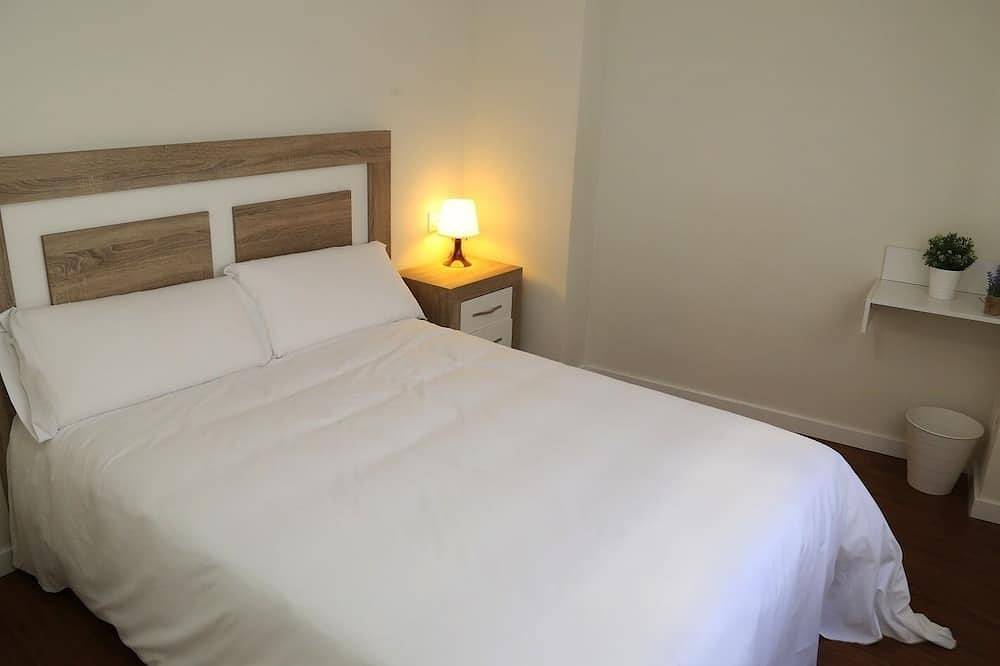 Entire apartment, Apartamento Turistico Puente Romano P2 in Salamanca, Salamanca Province