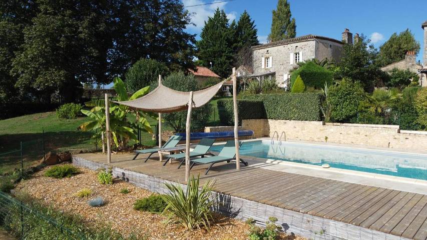 Location de vacances pour 4 personnes, avec jardin ainsi que piscine et vue, animaux acceptés à Sauveterre-la-Lémance - 2