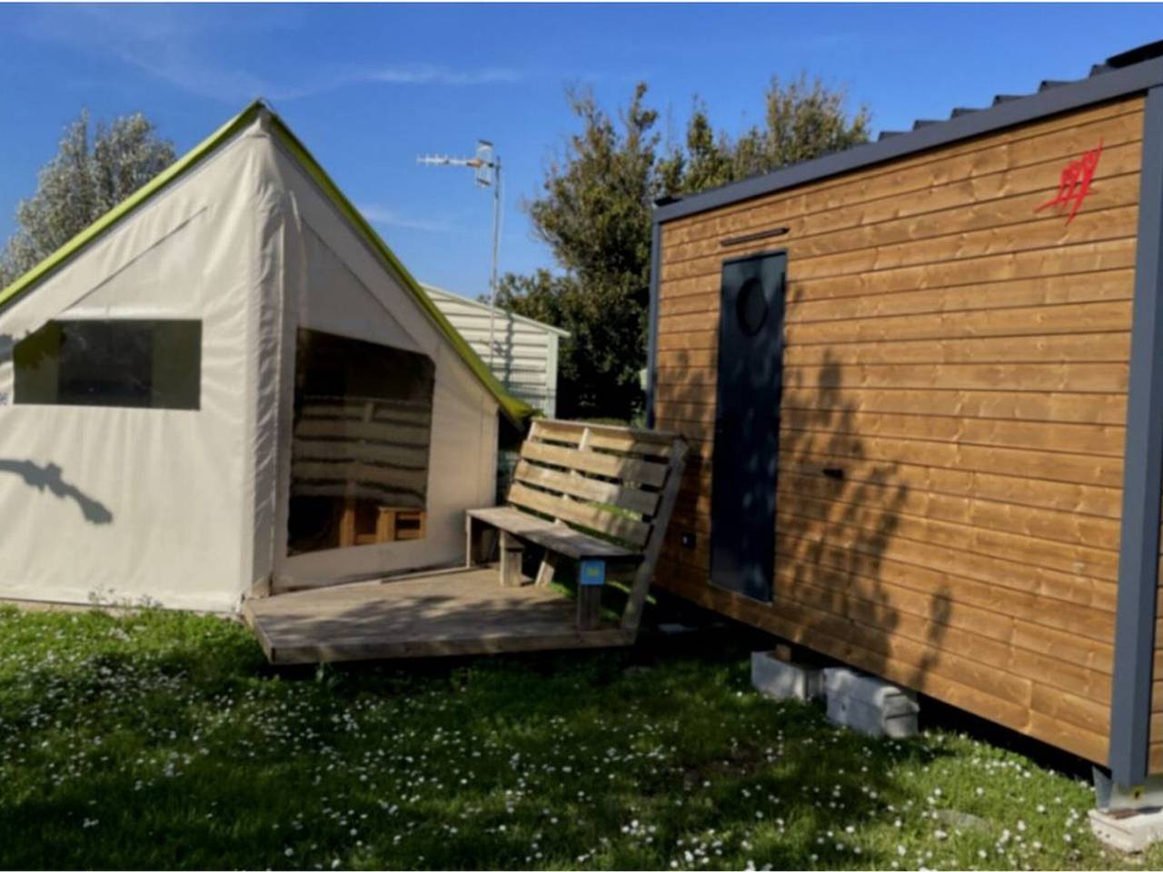 Tente toile et bois, animaux Ok - 4 pers. in L'Aiguillon-la-Presqu'île, Vendée