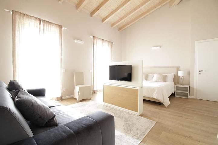 Villa für 10 Personen, mit Sauna und Whirlpool sowie Garten, mit Haustier am Gardasee - 3