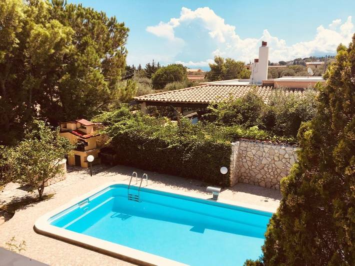 Ferienhaus für 6 Personen, mit Balkon und Terrasse sowie Garten und Pool