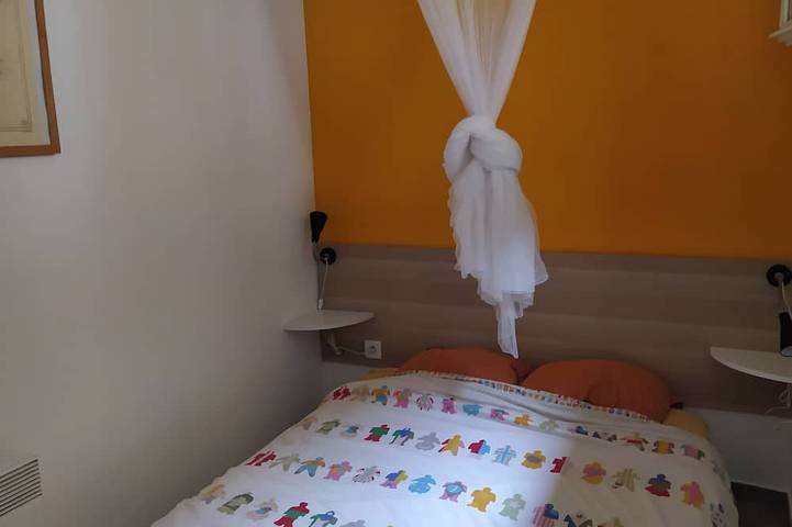 Gîte pour 5 personnes, avec piscine ainsi que terrasse et jardin dans Plage Du Pradeau - 4