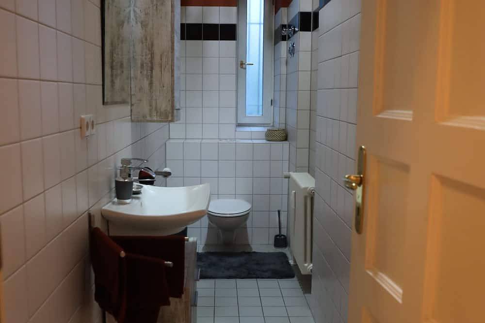 Ganze Wohnung, Erdgeschoss-Apartment im Revaler Kiez in Friedrichshain - Kreuzberg, Berlin