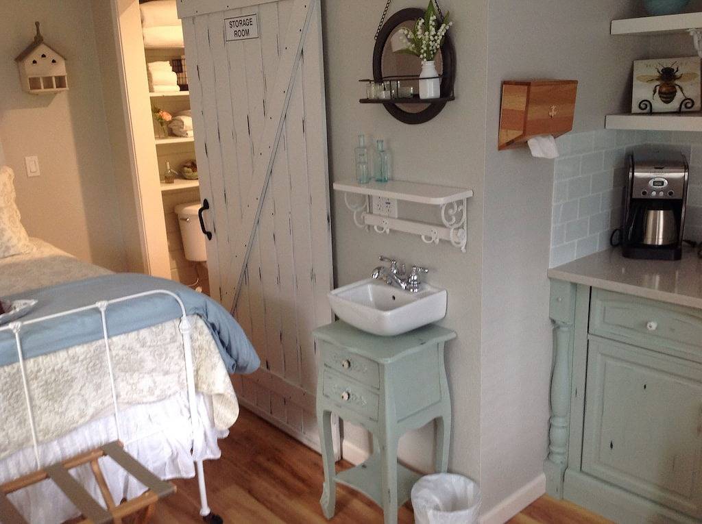 Imker Cottage-Gig Harbor -Nina Dreyer in Artondale, Pierce County