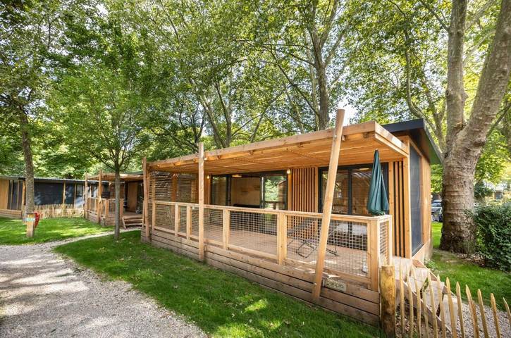 Camping pour 6 personnes, avec terrasse, animaux acceptés dans l' Ain - 4