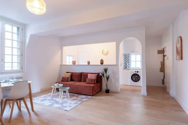 Ganze Wohnung, Cozy, fully renovated one-bedroom apartment in the heart of the medieval city in Montluçon, Montluçon und Umgebung