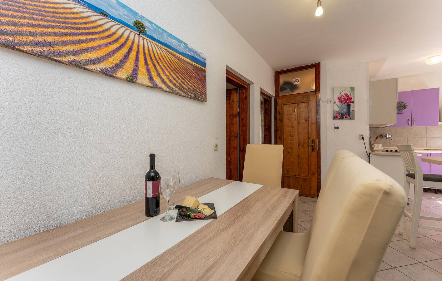 Ganze Ferienwohnung, Gemütliches Apartment mit Terrasse, 1,5 km vom Strand Pod Vruljom entfernt, mit kostenlosen Parkplätzen in Pakostane, Zadar
