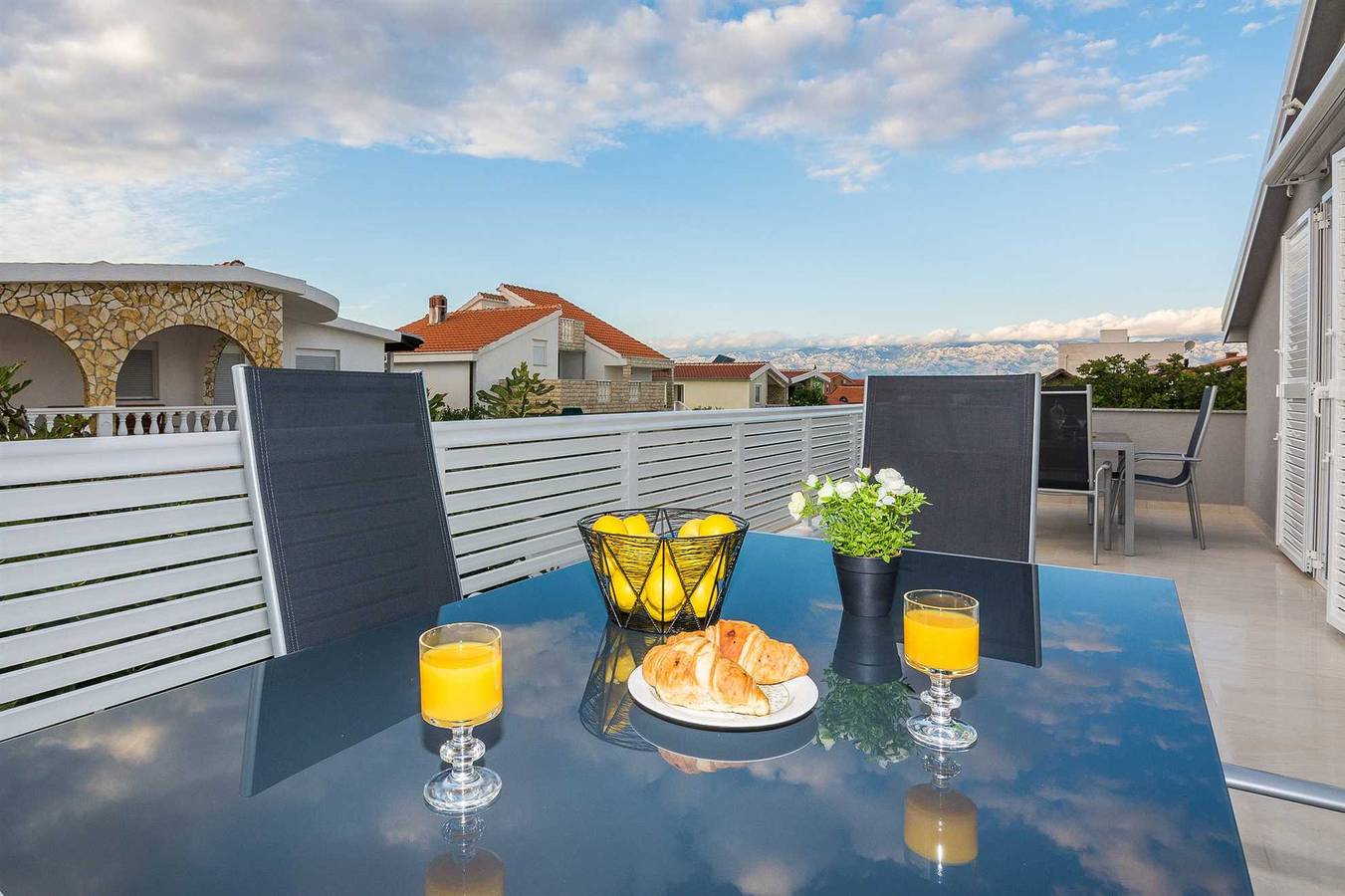 Entire apartment, 3 stars apartment just 70 m from beach | air conditioning, Wi-Fi, satellite tv | for 2-4 persons in Vir