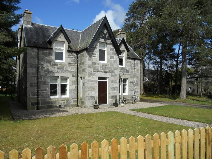 Cottage for 8 people, with garden, with pets in Newtonmore