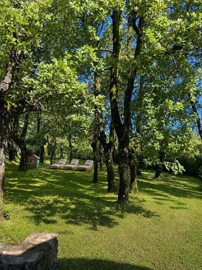 Lakeview Villa in Golf Resort, Ac, Private garden in Soiano del Lago, Gardasee-Berge