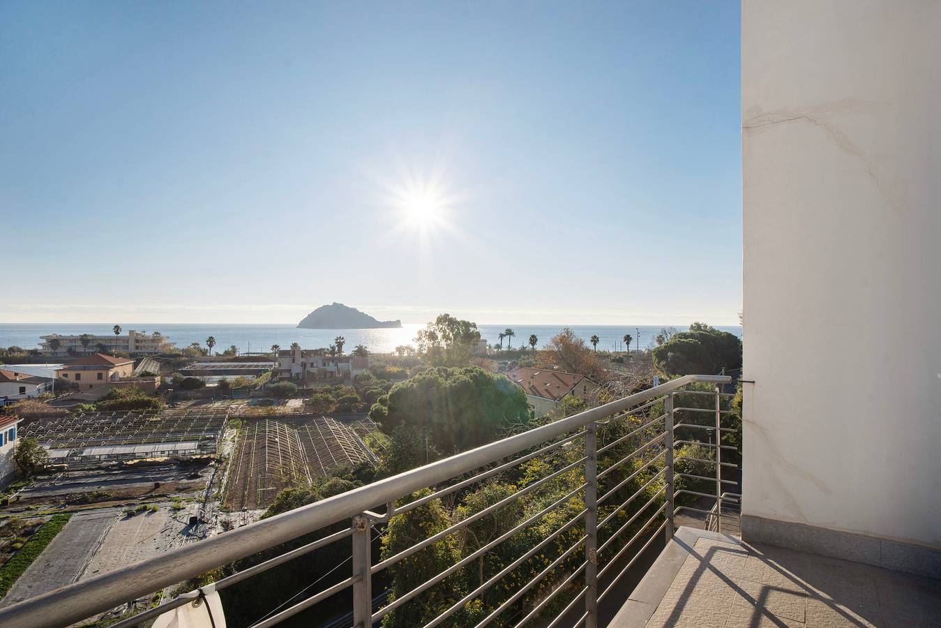 Entire apartment, Apartment 'Iris' with Sea View, Private Terrace and Air Conditioning in Albenga, Riviera di Ponente