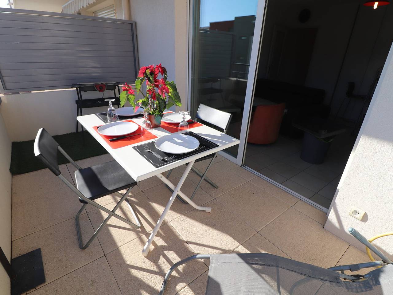 Entire apartment, 2-Room Apt in Sète with Terrace and Garage in Sete, Mediterranean Coast (France)