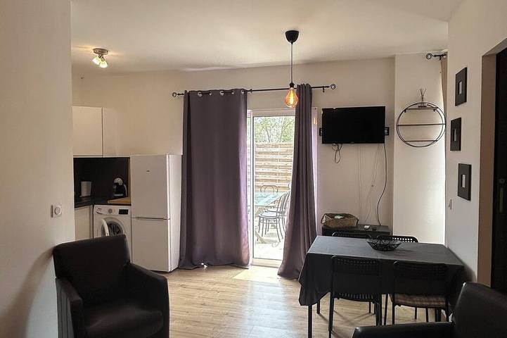Gîte pour 3 personnes, avec terrasse et jardin, animaux acceptés à Sernhac - 3