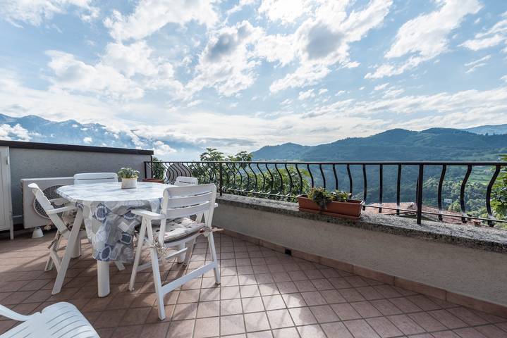 Appartamento intero, Appartamento "Le Cementine" con Vista Lago, Vista Montagna, Wi-Fi, A/C e Terrazza in Vesio, Tremosine