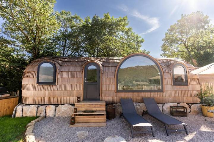 Tente pour 2 personnes, avec vue ainsi que jardin et sauna dans l' Aveyron