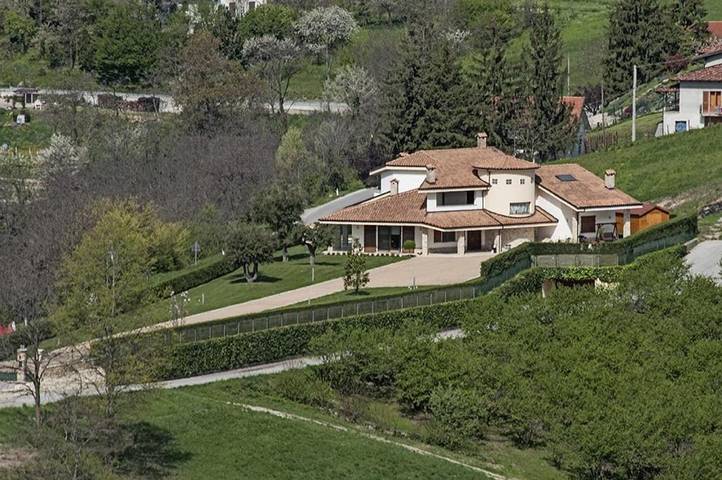 Villa per 8 persone, con piscina e giardino nonché panorama e sauna, con animali domestici in Langhe