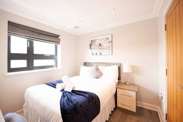 Appartement entier, Appartement en attiq-Sdb privée avec douche-Balcon-Town Centre in Reading, Berkshire