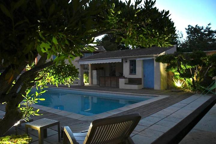 Location de vacances pour 2 personnes, avec jardin et piscine à La Tour-d'Aigues - 2