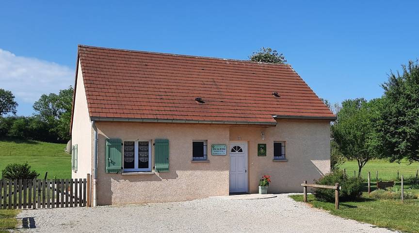 Gîte pour 6 personnes, avec jardin et terrasse, animaux acceptés dans le Jura - 2