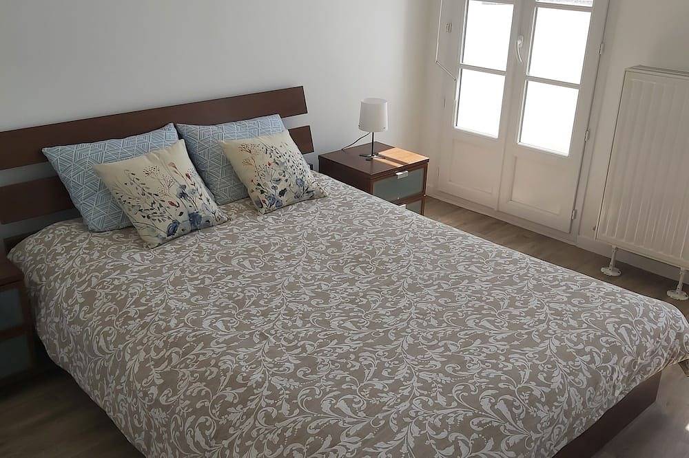 Entire apartment, Near Disney and La Vallée Village - Apt 2 bdrms with balcony - sleeps 8 in Serris, Seine-et-Marne