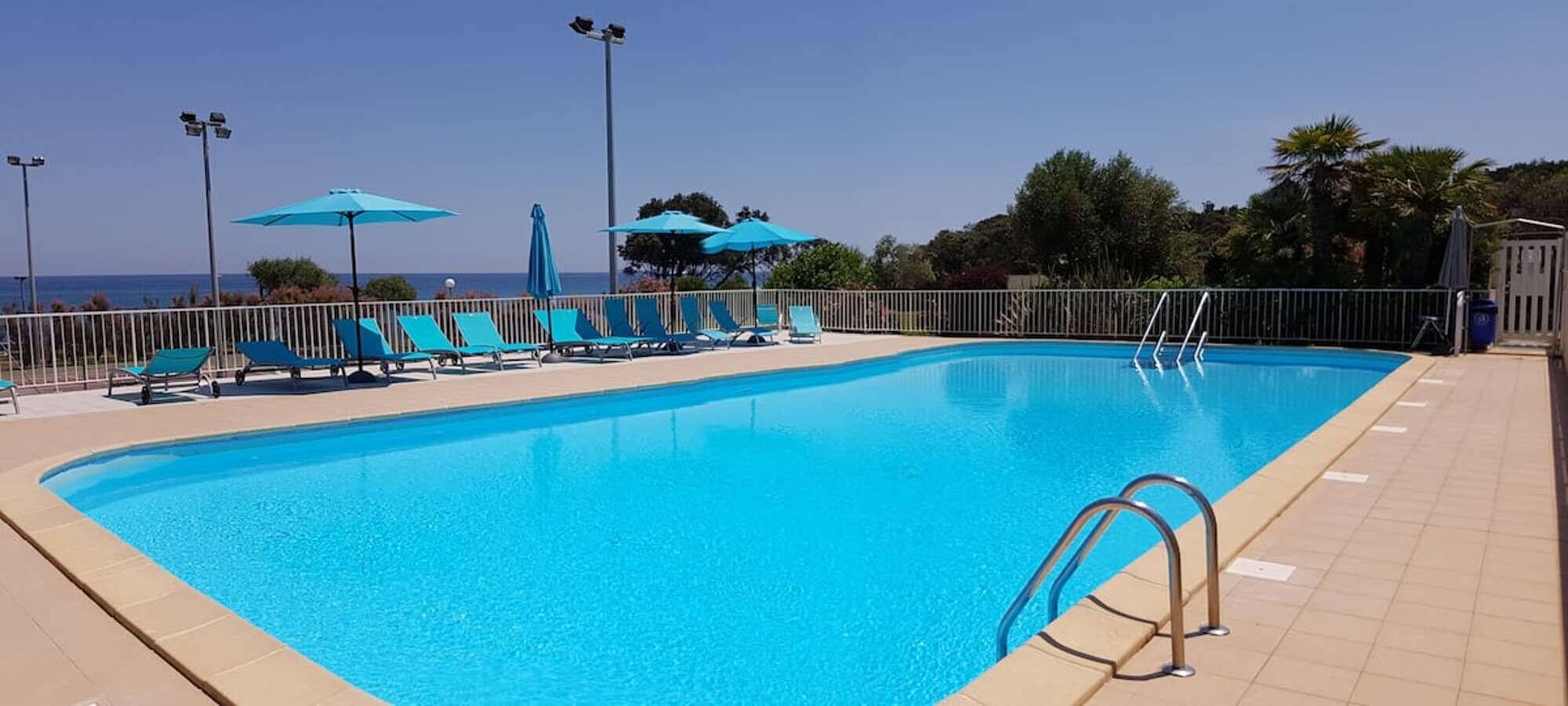 Apartamento entero, Apartamento '4 Personne' con piscina compartida, Wi-Fi y aire acondicionado in Cervione, Región de Corte