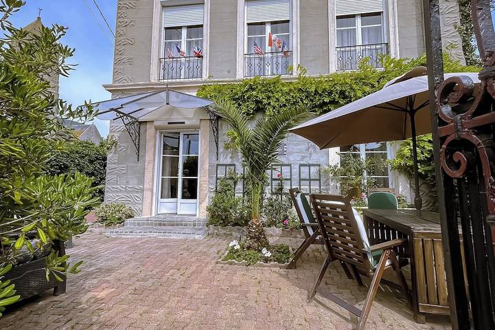 Holiday home for 8 people, with terrace and garden as well as hot tub, with pets - 1