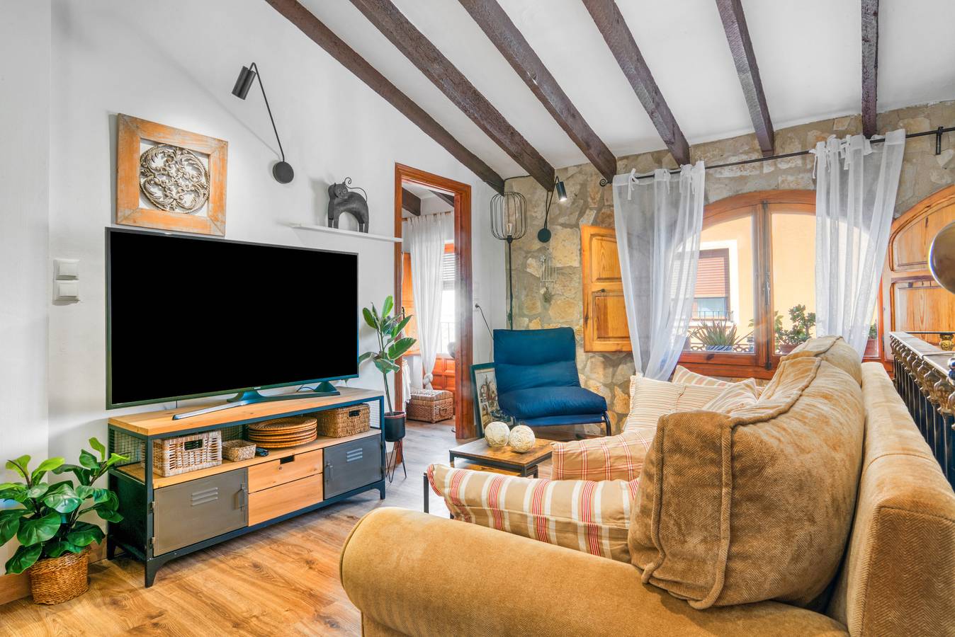 Appartement entier, Appartement 'El Encanto Antiguo' avec terrasse privée et climatisation in Vieille ville de Denia, Dénia