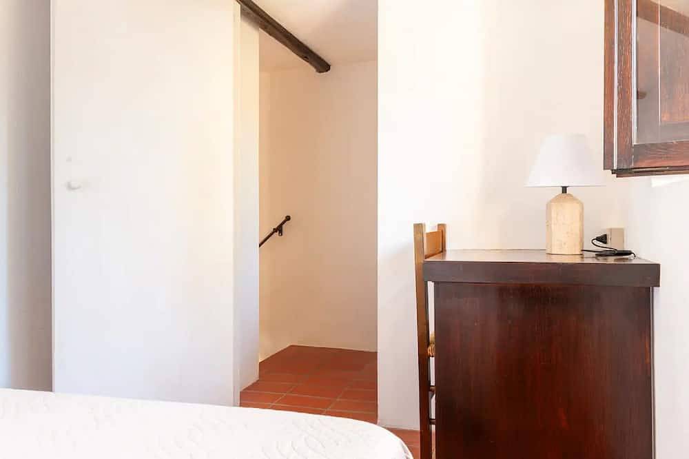 Apartamento entero, Garden Apartment with Sea view -- hilltop Medieval village, 10' from the Beach. in Castagneto Carducci, Costa Etrusca