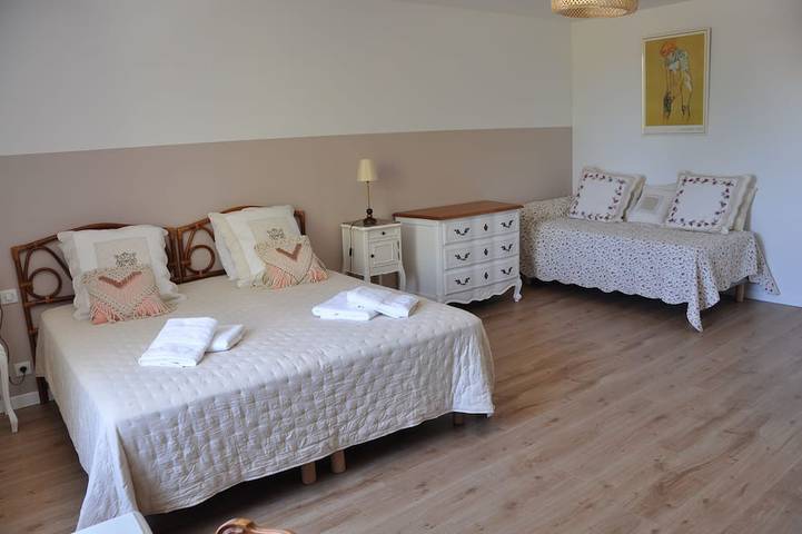 Location de vacances pour 7 personnes, avec terrasse et jardin à Aussac - 2