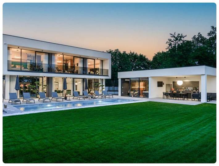 Appartement de vacances pour 10 personnes, avec Jacuzzi et Terrasse ainsi que Jardin et Piscine