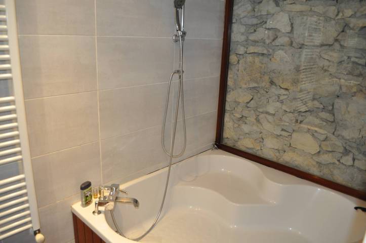L'Argentier Guest Room – Heated Indoor Pool & Characterful House in Noyarey, Parc naturel régional du Vercors