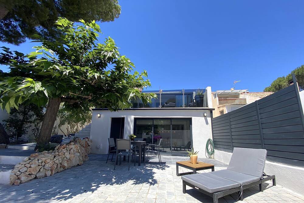 2 rooms on the ground floor of a renovated villa in Sausset-les-Pins, Côte méditerranéenne (France)