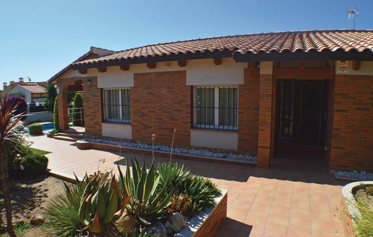 182sqm Apt w / AC, Parque, Piscina y WiFi - 2 km de la playa de Cala Misteri in Vandellós y Hospitalet del Infante, Costa Dorada
