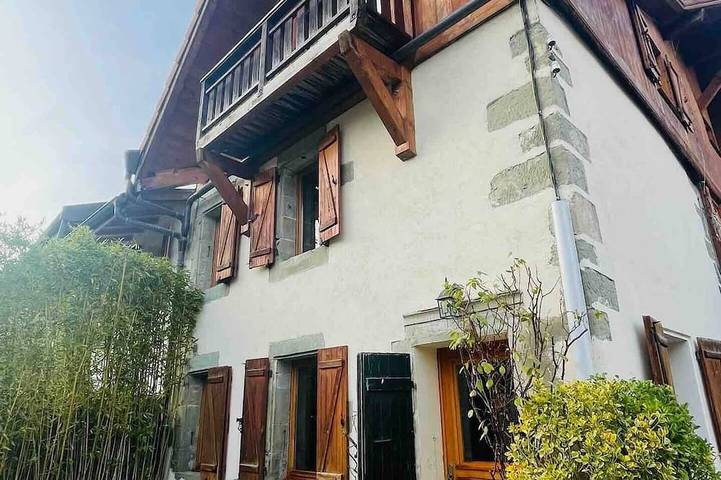 Location de vacances pour 8 personnes, avec Balcon à Saint-Julien-en-Genevois
