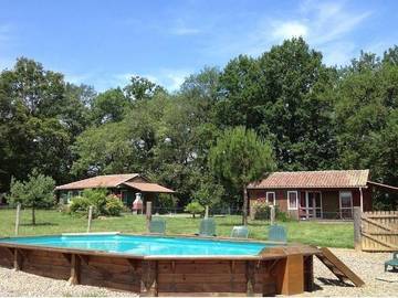 Chalet pour 5 personnes, avec terrasse ainsi que piscine et vue dans le Gers