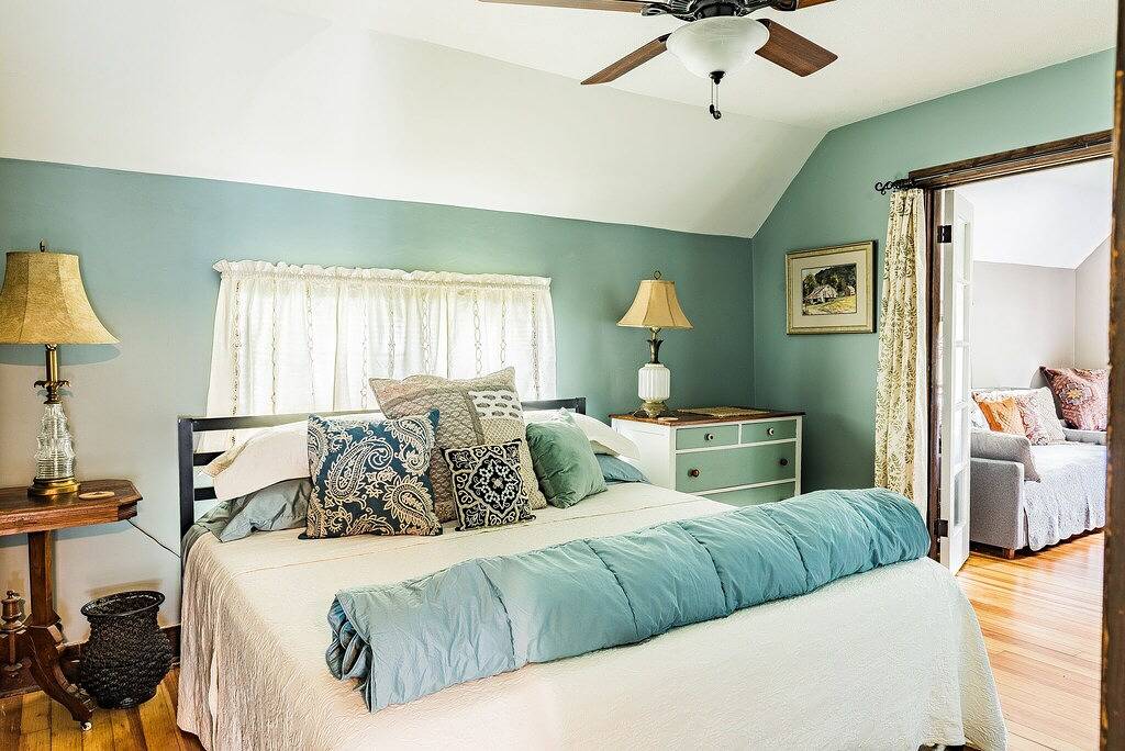 Ganze Wohnung, Lost Oak on Center |Upper Level Apartment in Historic Home |Downtown Lake Geneva |On-Site Parking in Lake Geneva (WI), Walworth County