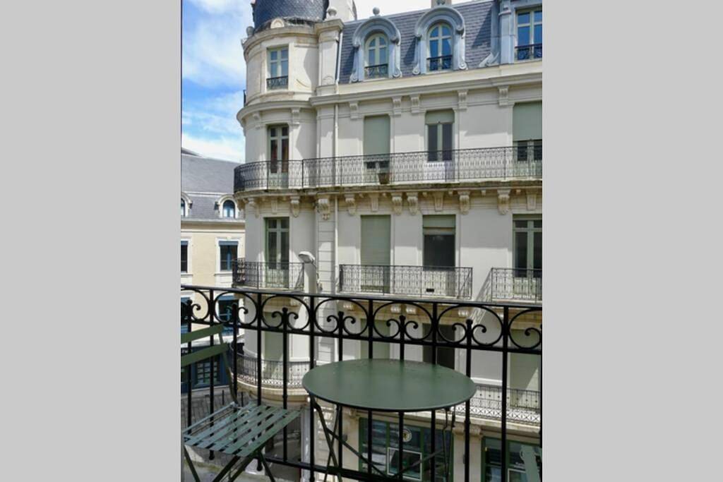 Appartement entier, One-Bedroom Apartment in Pau, Béarn