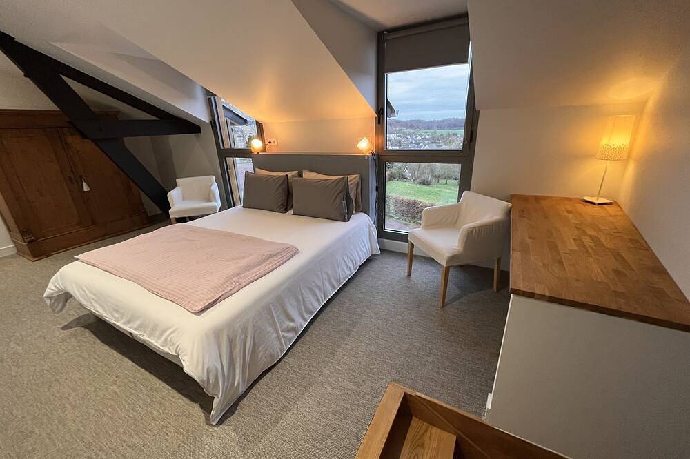 Gite de Village 12 Pers Avec Piscine in Le Grand-Pressigny, Région de Loches