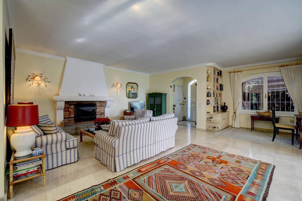 Villa + guest apartment, private garden/ pool, Aaa location, 1km to town/ beach in Marbella Centre, Marbella
