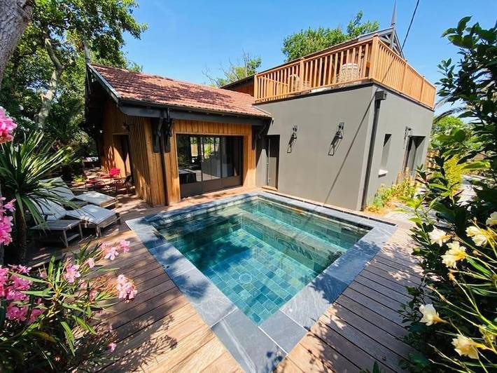 Villa pour 4 personnes, avec Balcon et Jacuzzi ainsi que Terrasse et Jardin à Gujan-Mestras