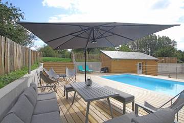 Gîte pour 15 personnes, avec jardin et terrasse ainsi que piscine et sauna à Bricqueville-sur-Mer