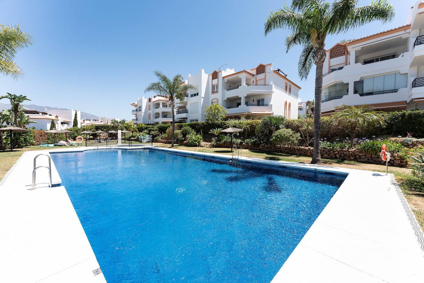 Entire apartment, Apartment 'Los Iris' with Mountain View, Wi-Fi and Air Conditioning in Mijas Costa, Mijas