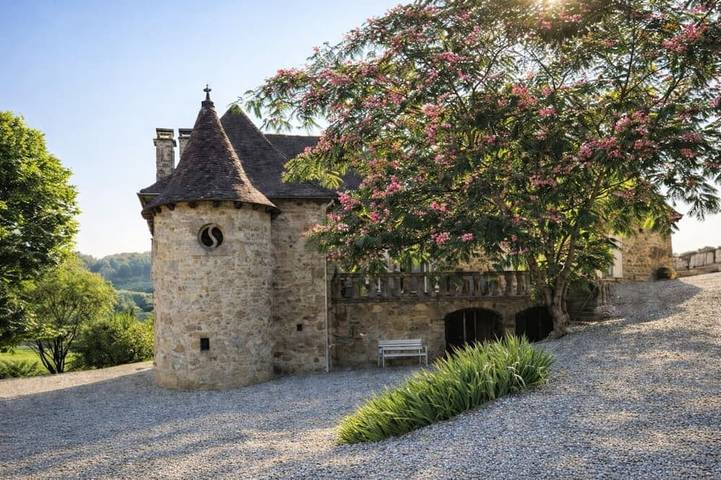 Location de vacances pour 8 personnes, avec jardin et sauna, animaux acceptés à Queyssac-les-Vignes